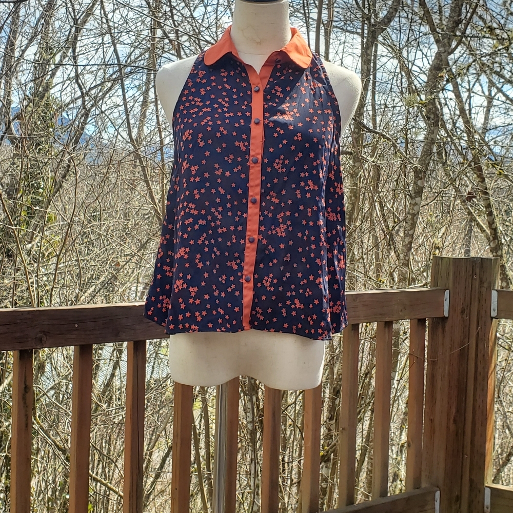 Colored sleeveless blouse